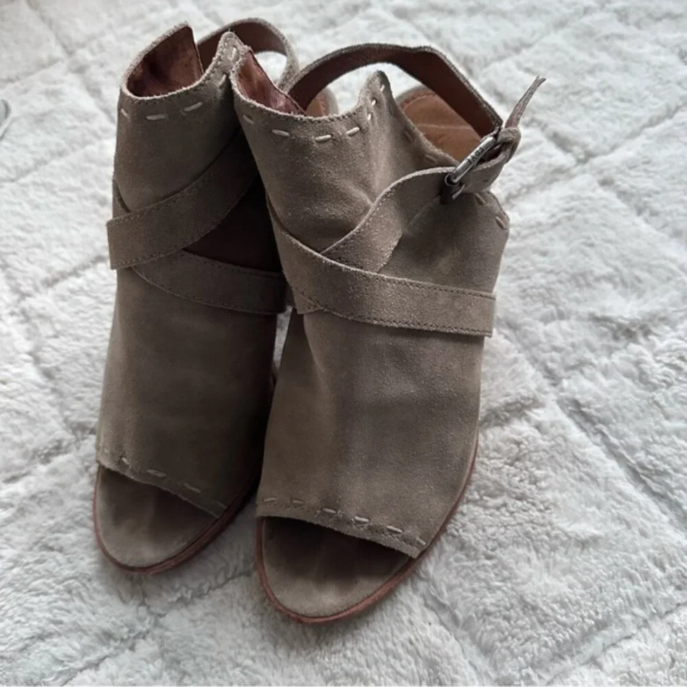 Frye & Co | Donna Suede Ash Slingback Block Heel Sandal | Size 9